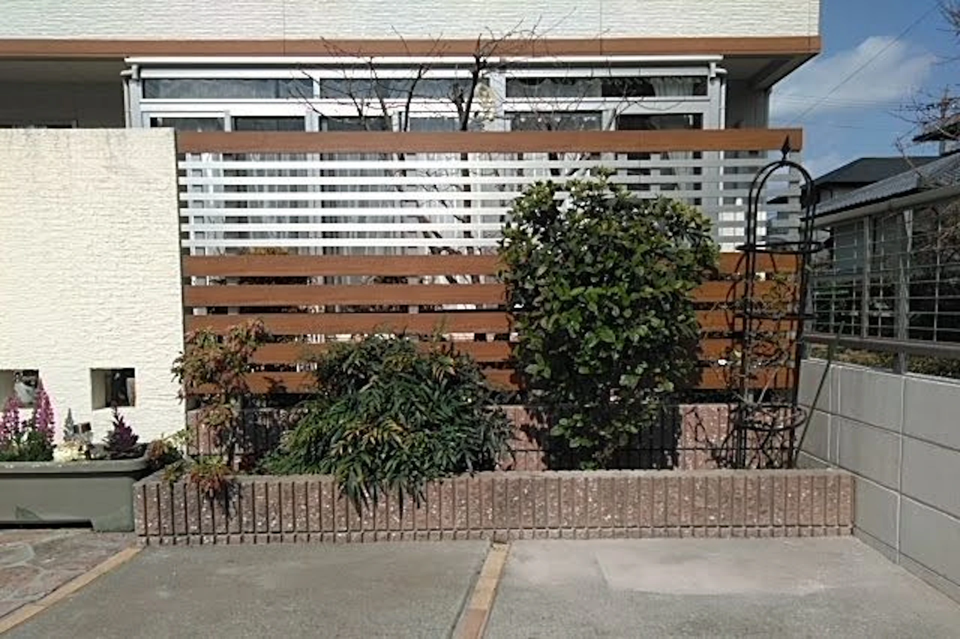 事例3: サイディングや既存のブロック塀と調和させた事例