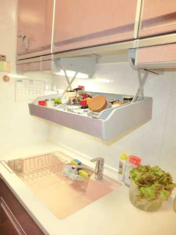 4.昇降式の吊り戸棚を設置する