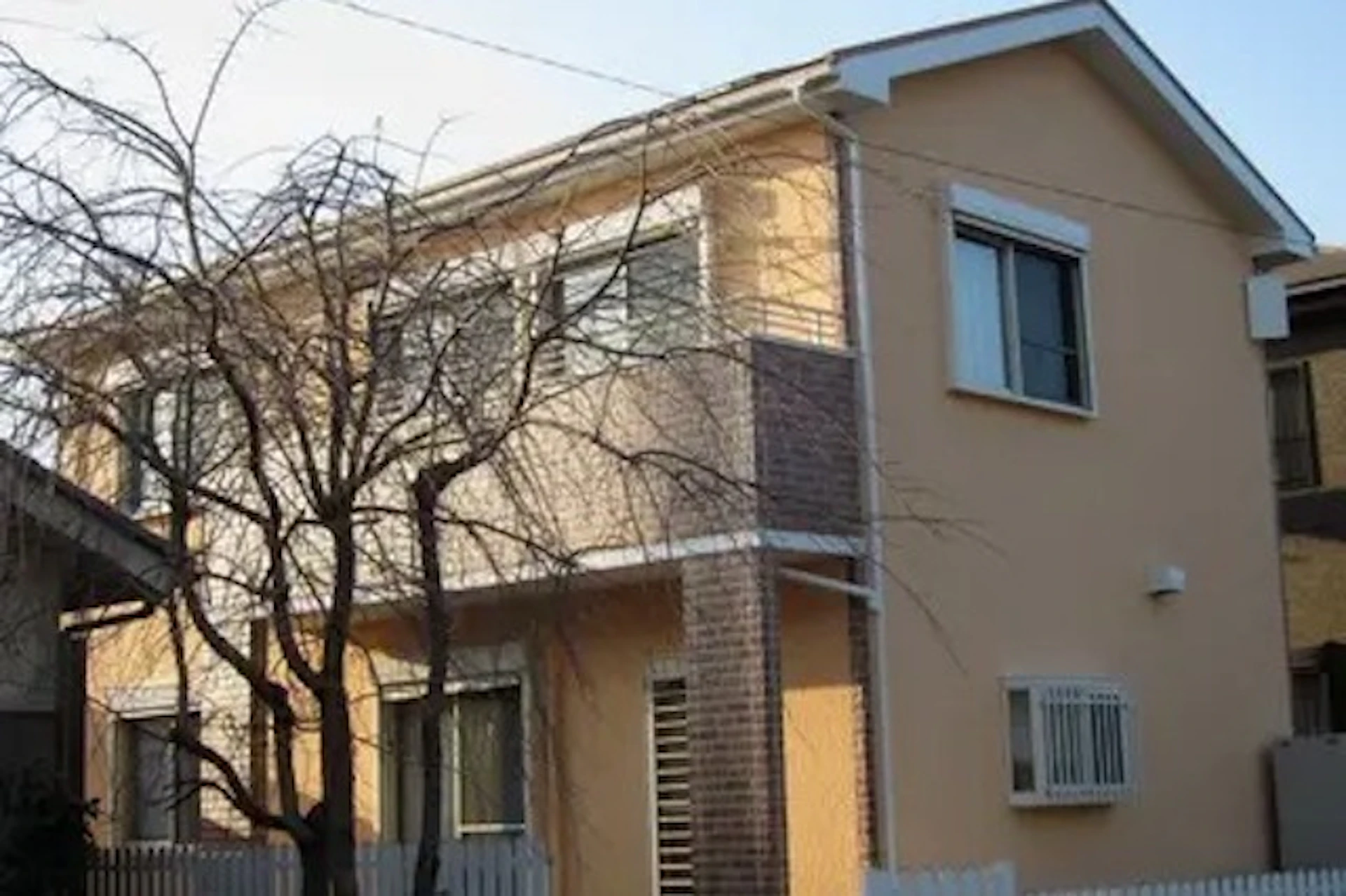 明るいオレンジ色の『ガイナ』