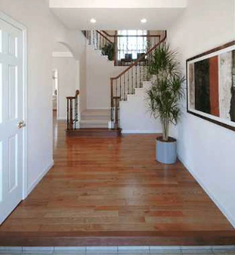 玄関の壁紙クロスの選び方・張り替えの値段・おしゃれな施工例をご紹介