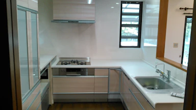 【200万円】収納力のあるL型キッチンに改修