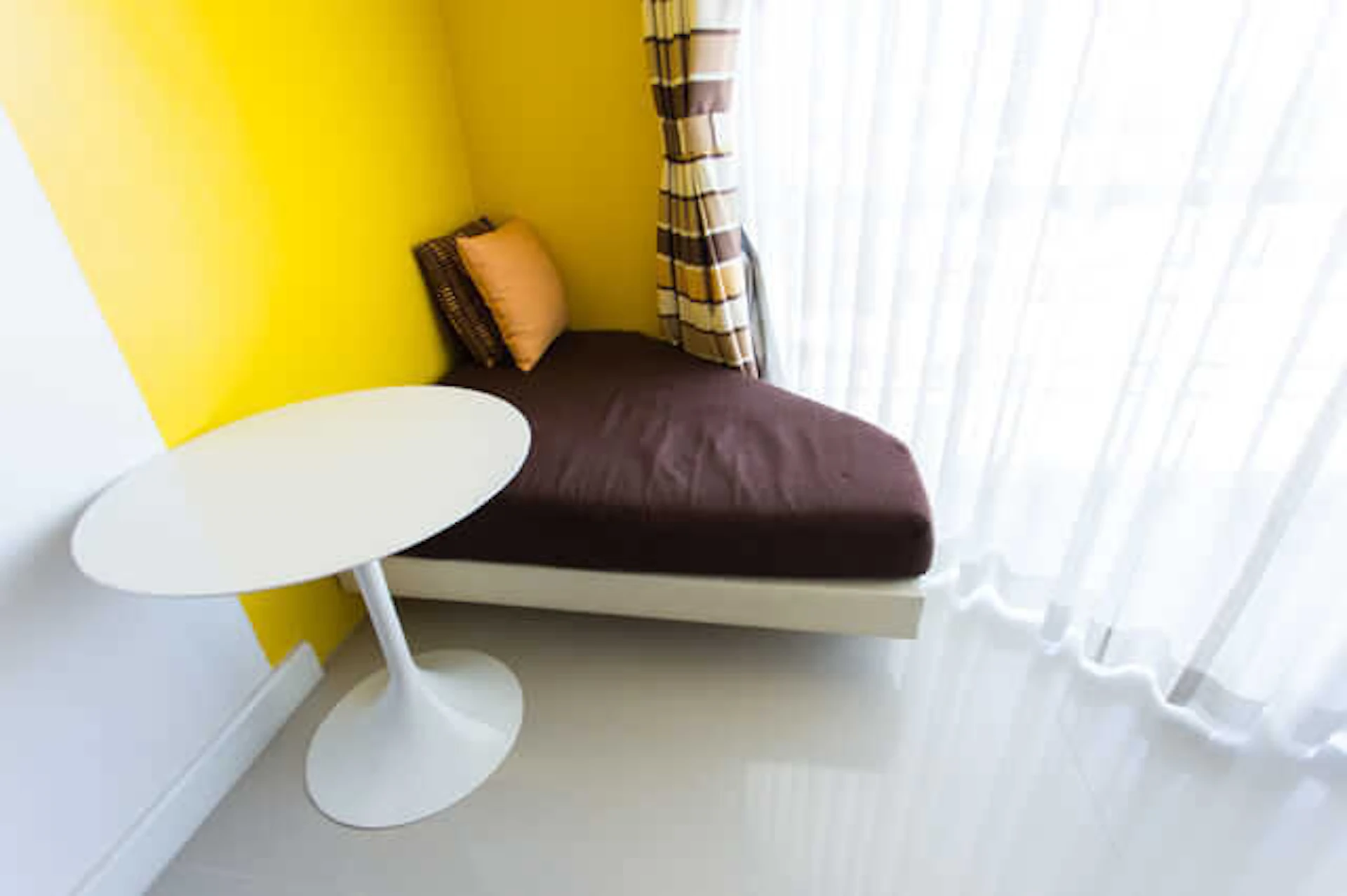 イエローの壁紙