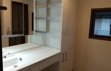 【50〜100万円】収納を増やしスッキリ落ち着いた洗面台