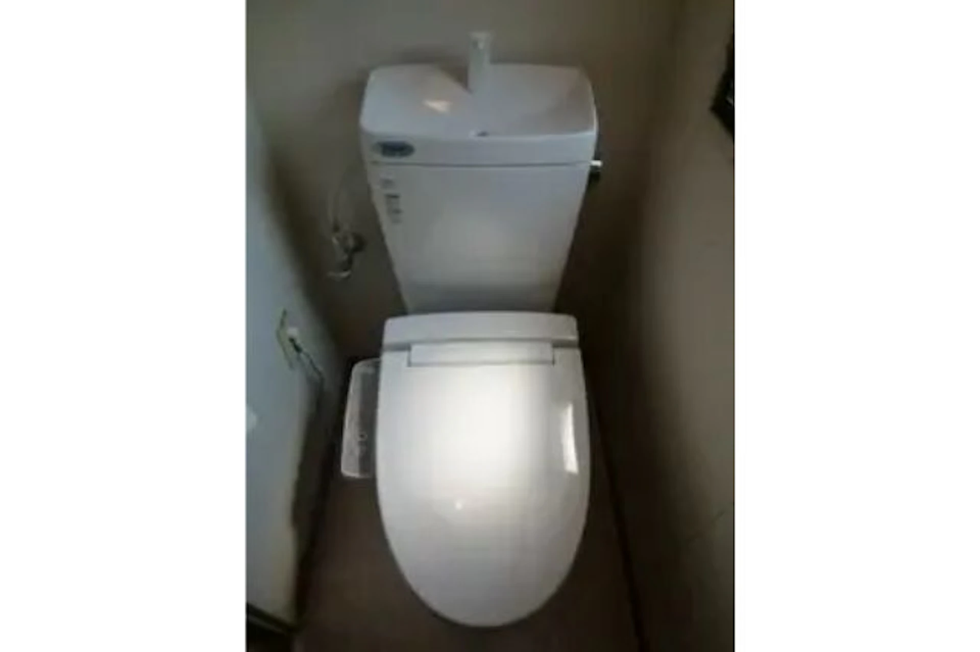 便器の下から水漏れが発生