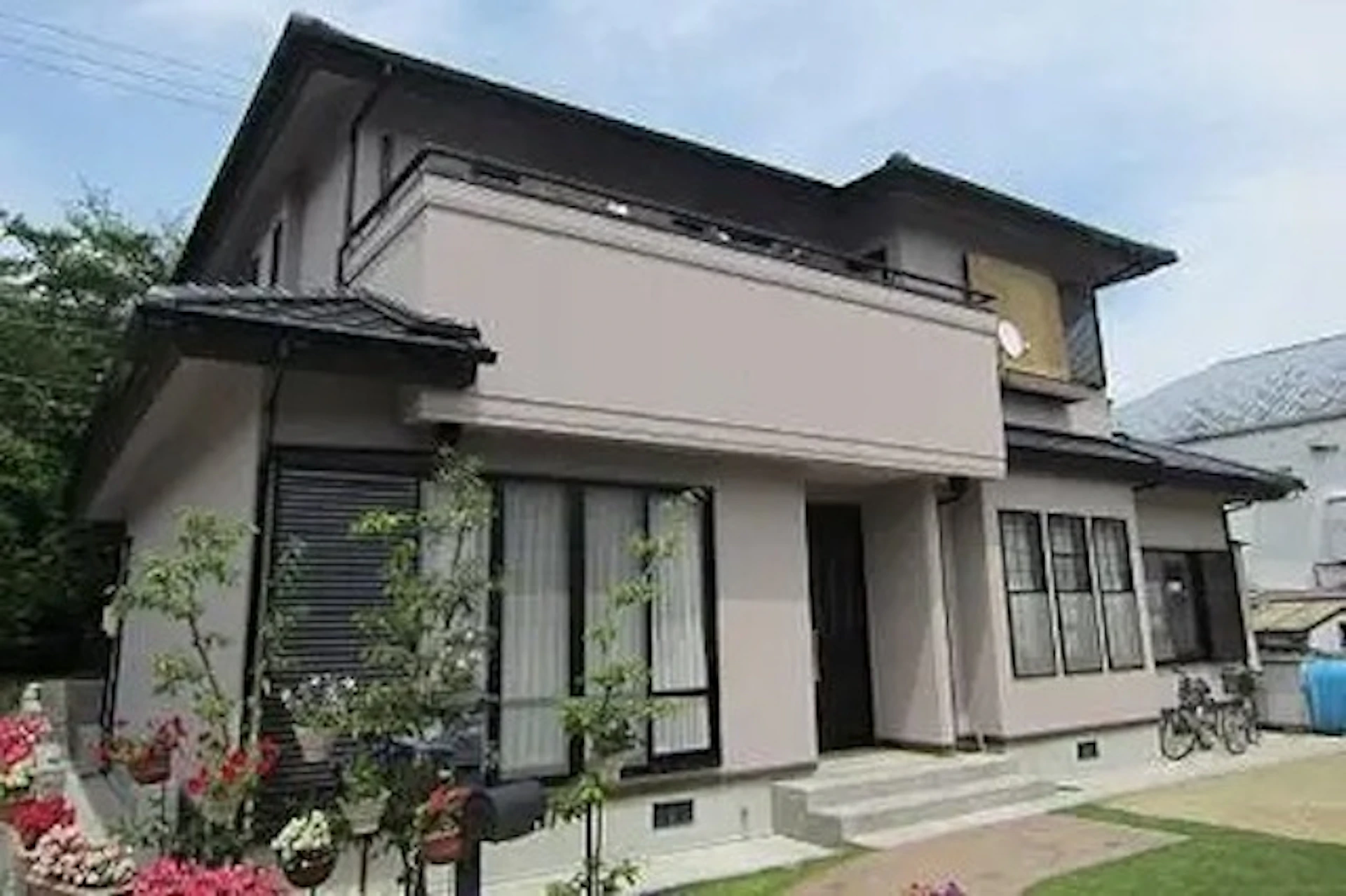 シックなベージュ色で断熱対策