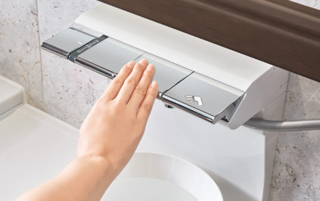 シンプルで使いやすい水栓は、「らくピタ水栓」「ライトタッチ水栓」の2タイプから選べます。