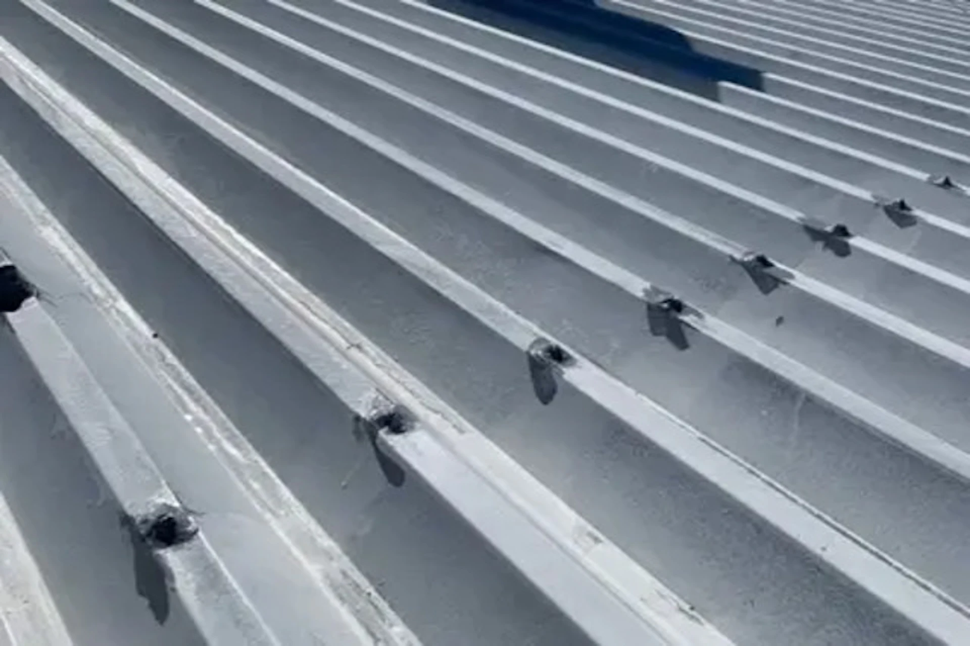 折半屋根とは金属を曲げた形の屋根材