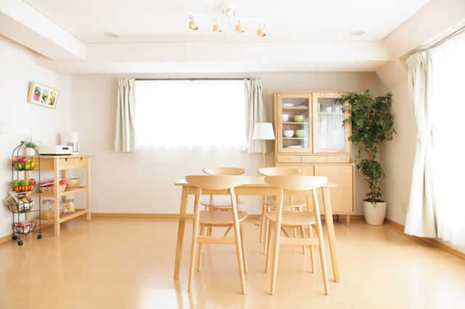 素材としてウッド調のものを取り入れる