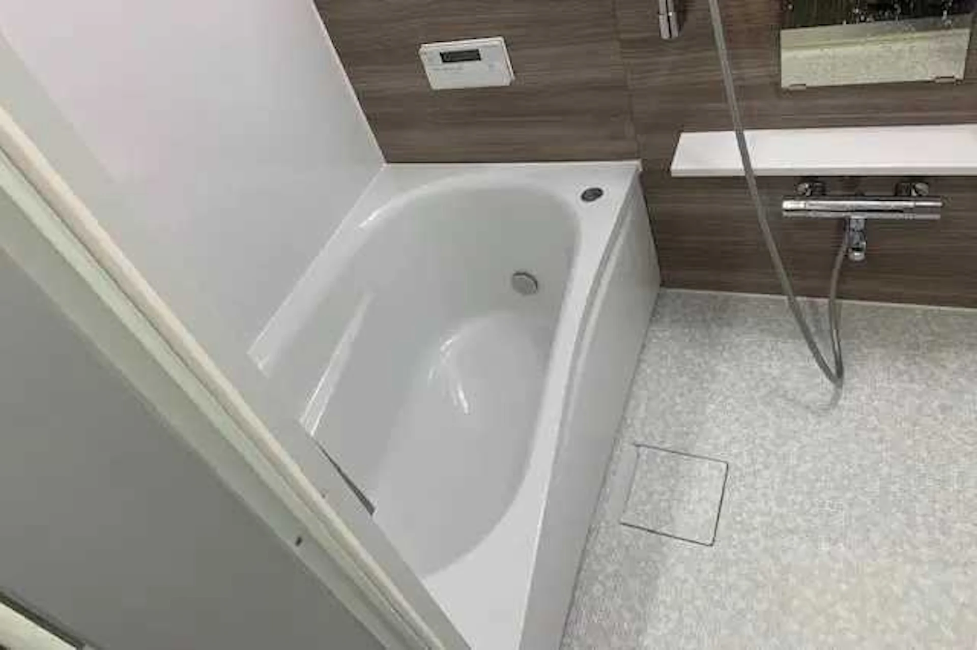 タイル張りのお風呂→浴室暖房付きのユニットバス