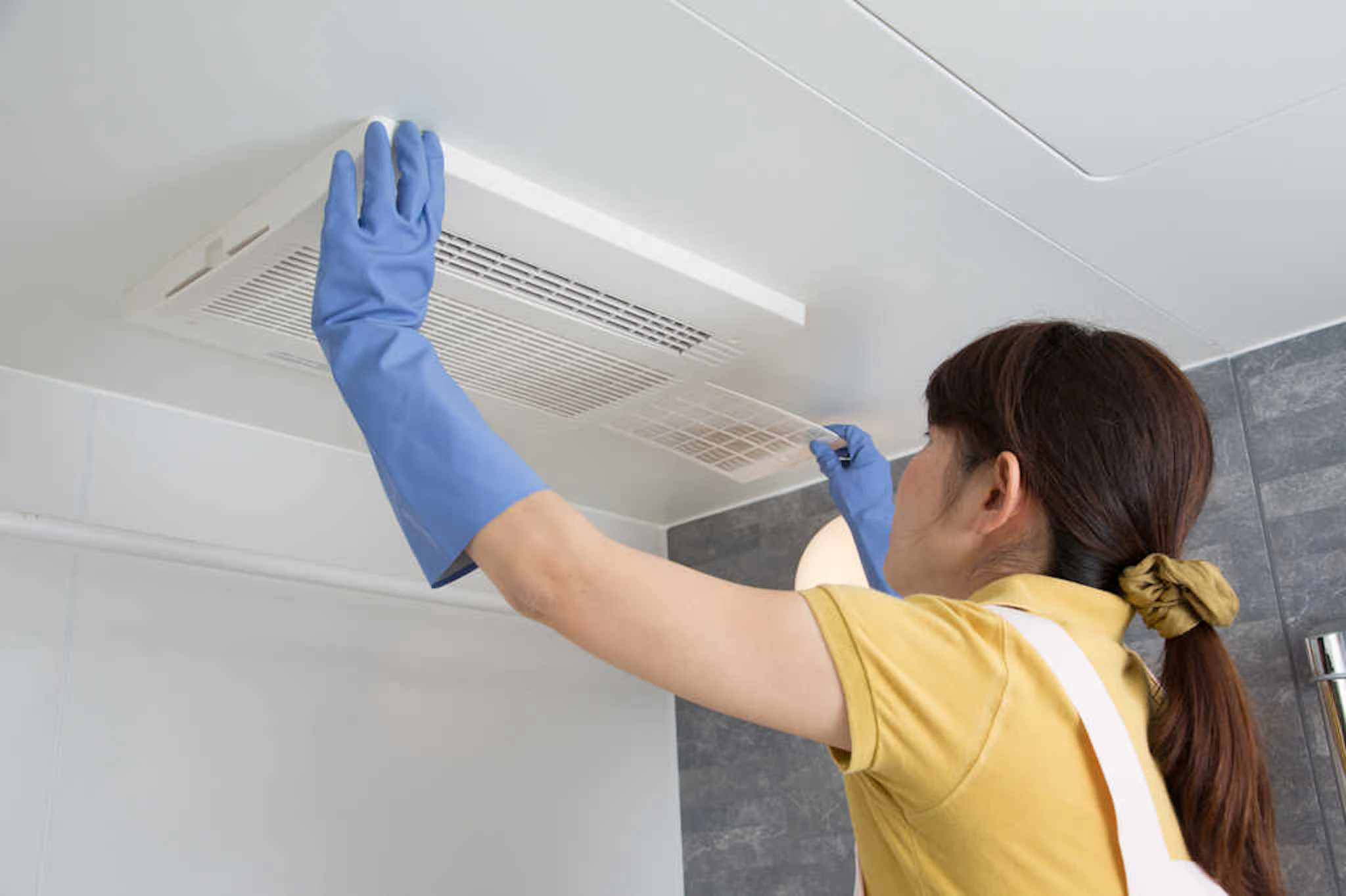 サムネイル：換気扇掃除は自分でできる？場所別の掃除方法をご紹介！