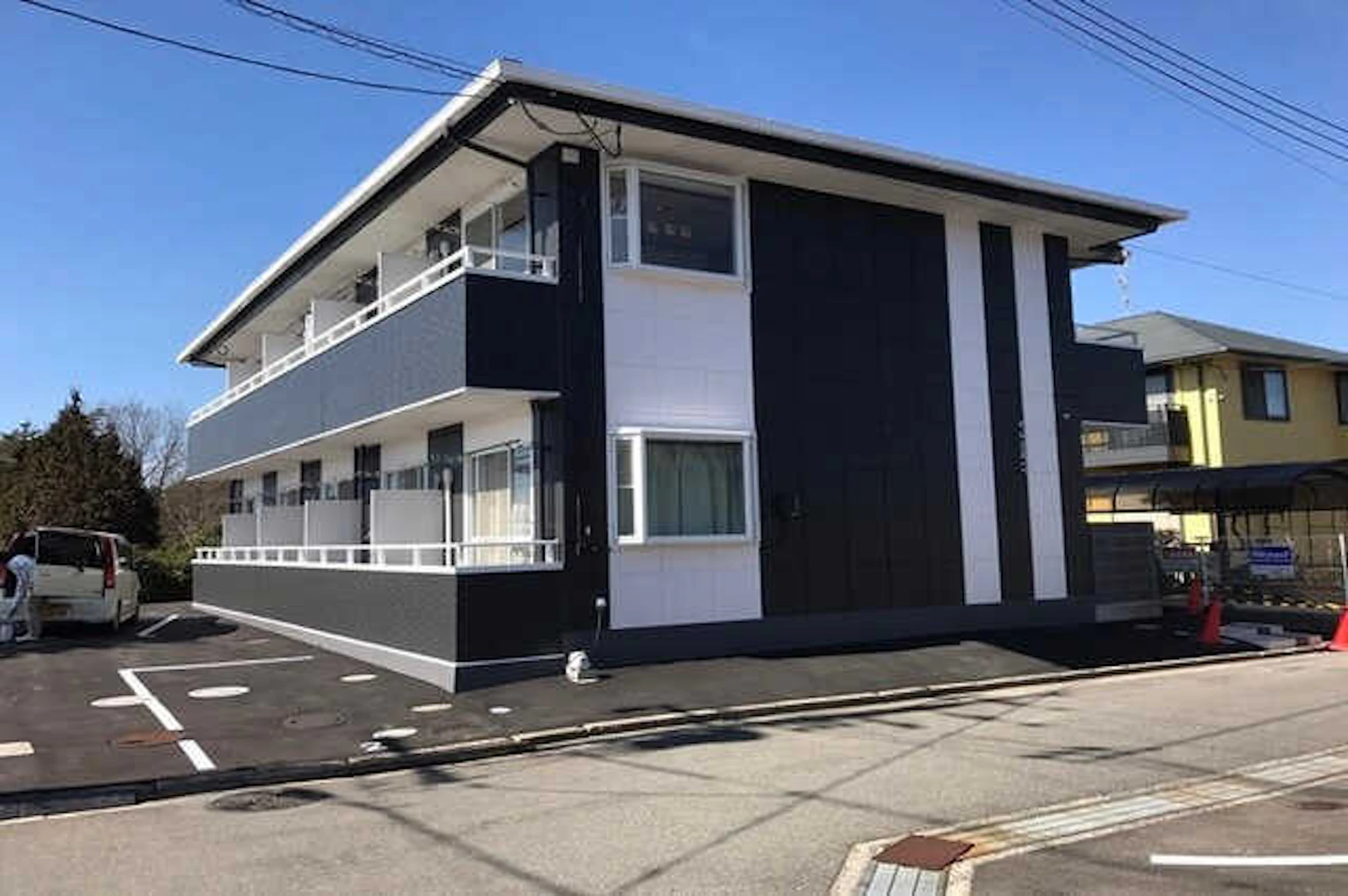 【相場を知って損しない】アパート外壁塗装の費用・耐用年数！事例も公開