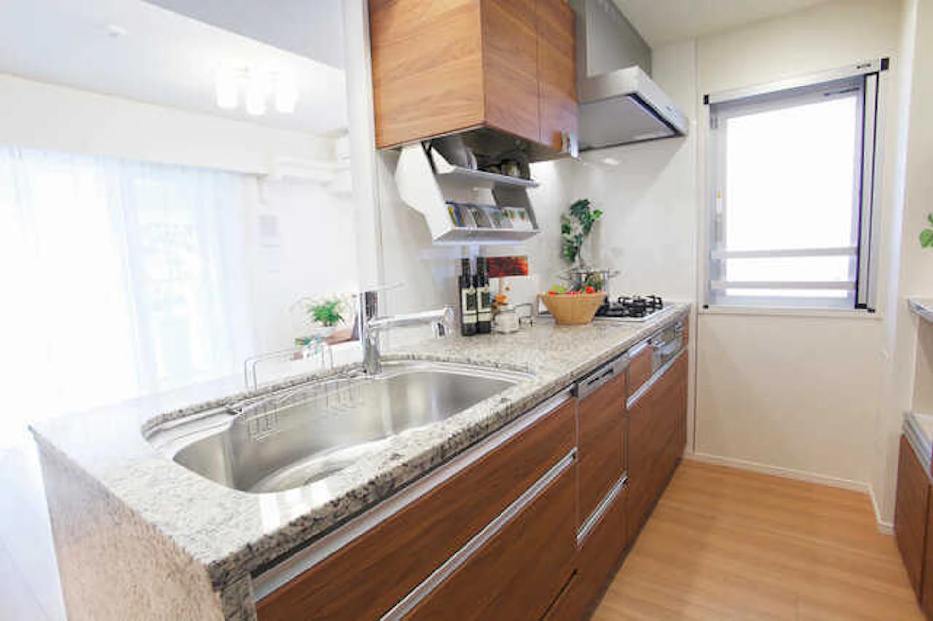 キッチンのワークトップ(天板)の素材比較!交換やDIYによる修復は可能か?