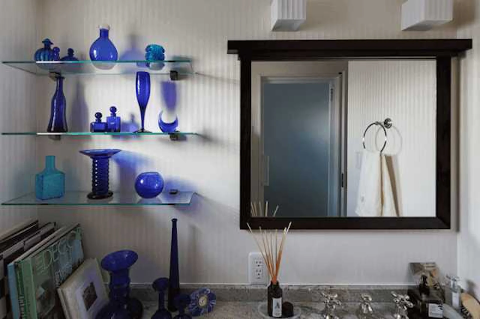 洗面所・脱衣所にピッタリの壁紙の選び方！張り替え費用・おしゃれなコーディネート実例