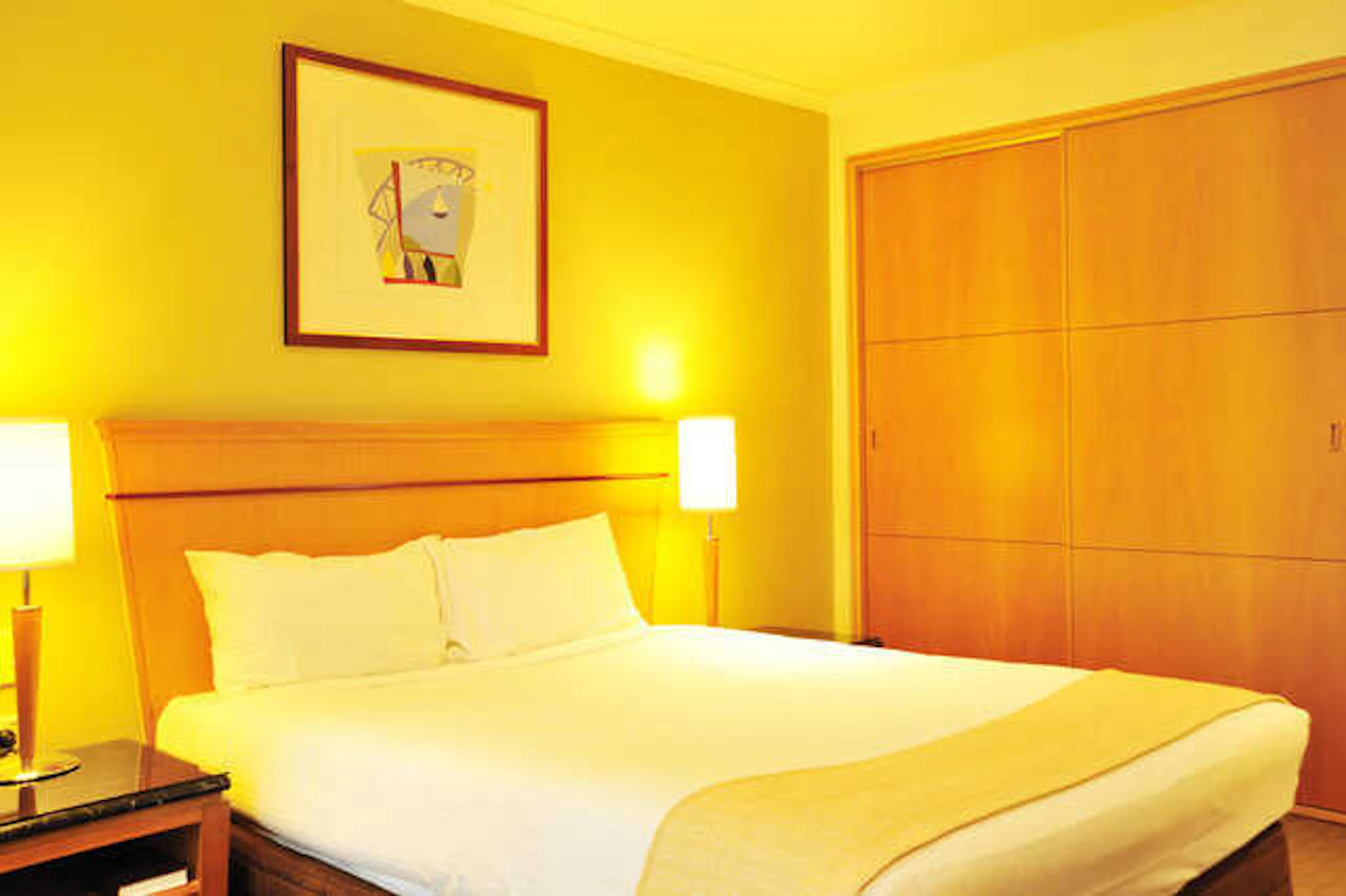 北向きの寝室なら暖色系もおすすめ