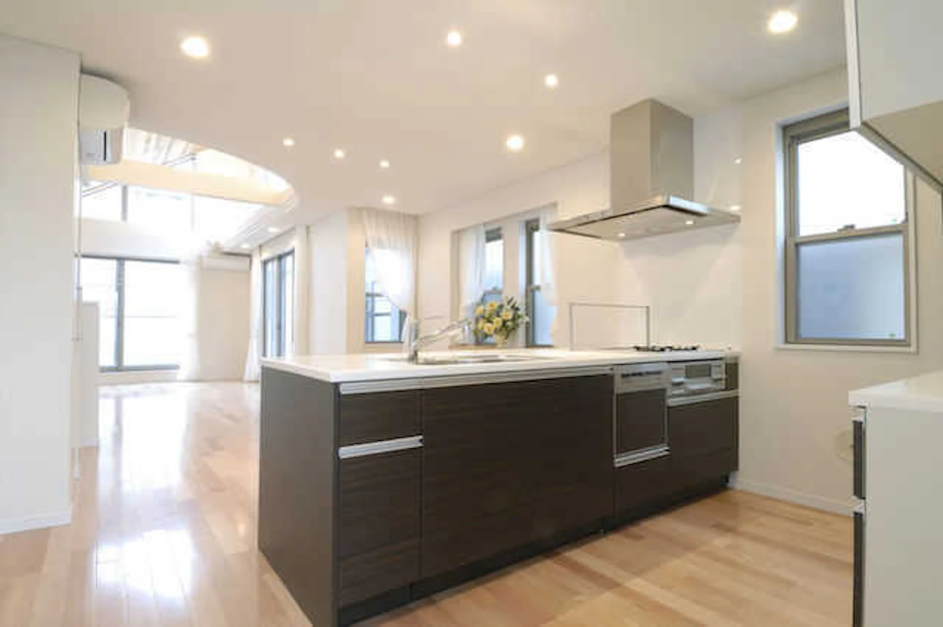 業者に、間仕切りやベビーゲートを取り付けてもらう