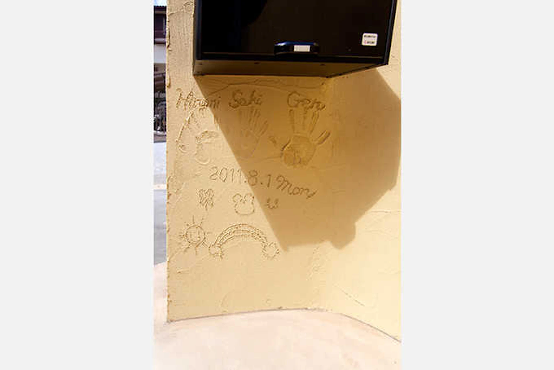 ミッキーが迎えてくれるエクステリア