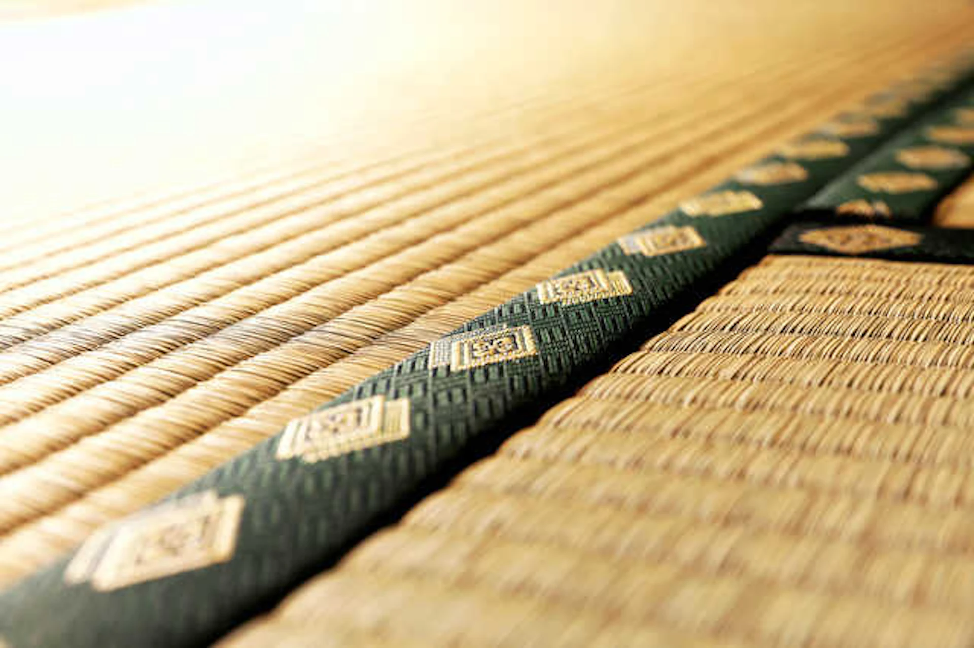 使用する建材や素材のグレードを下げる