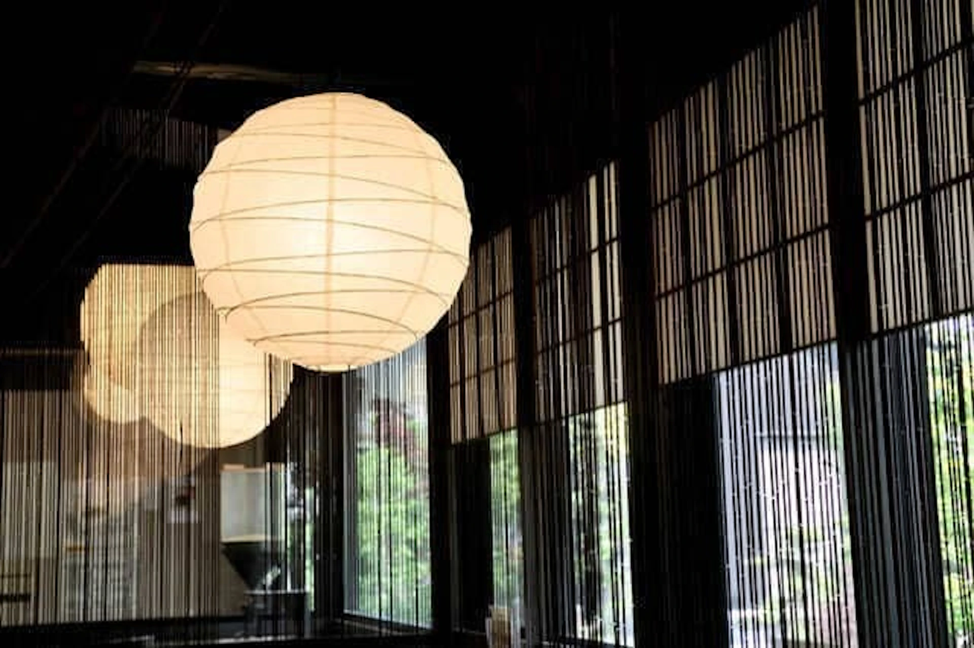 ペンダント型の照明を設置する