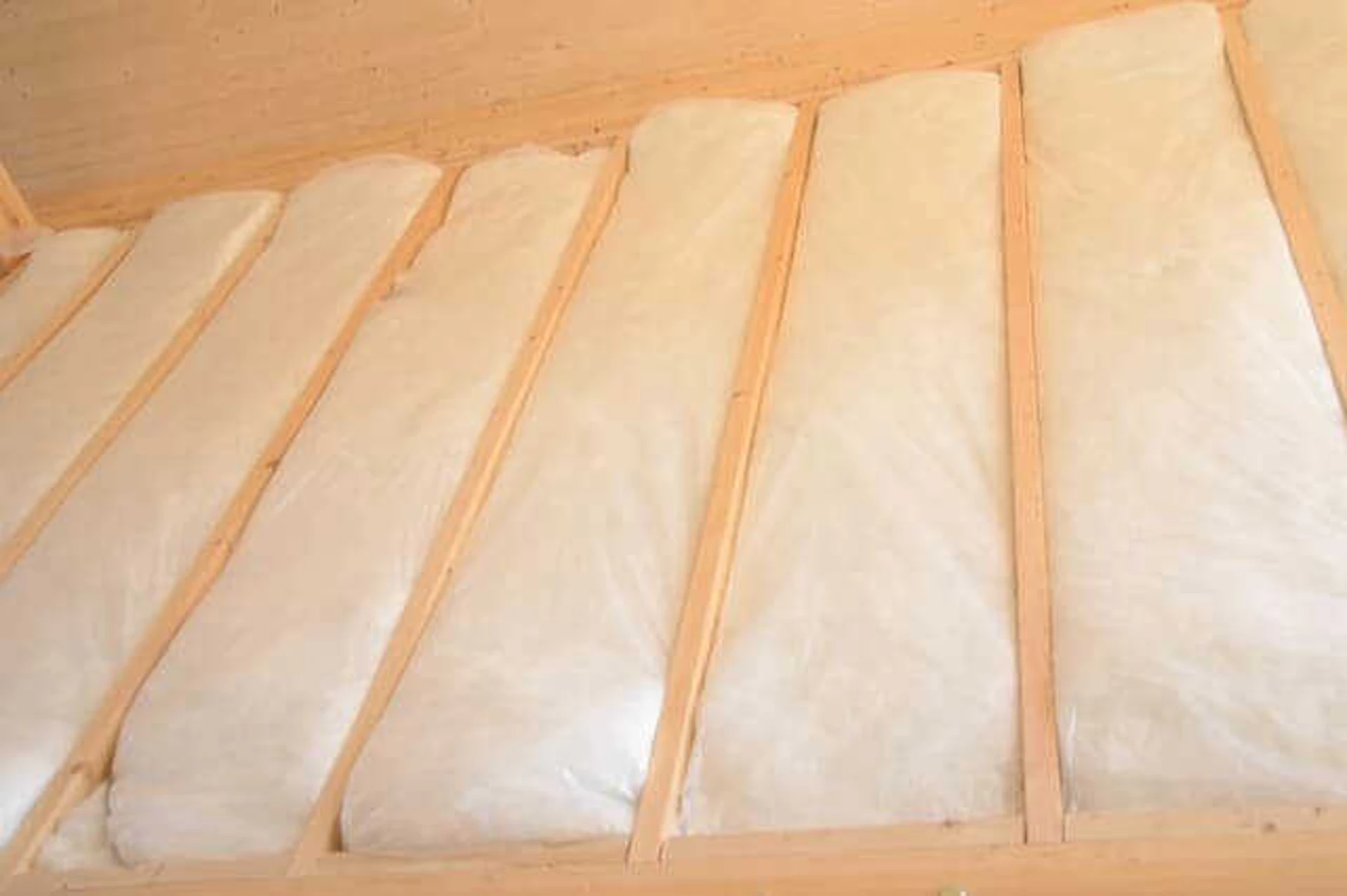 ②外壁、屋根・天井または床の断熱改修