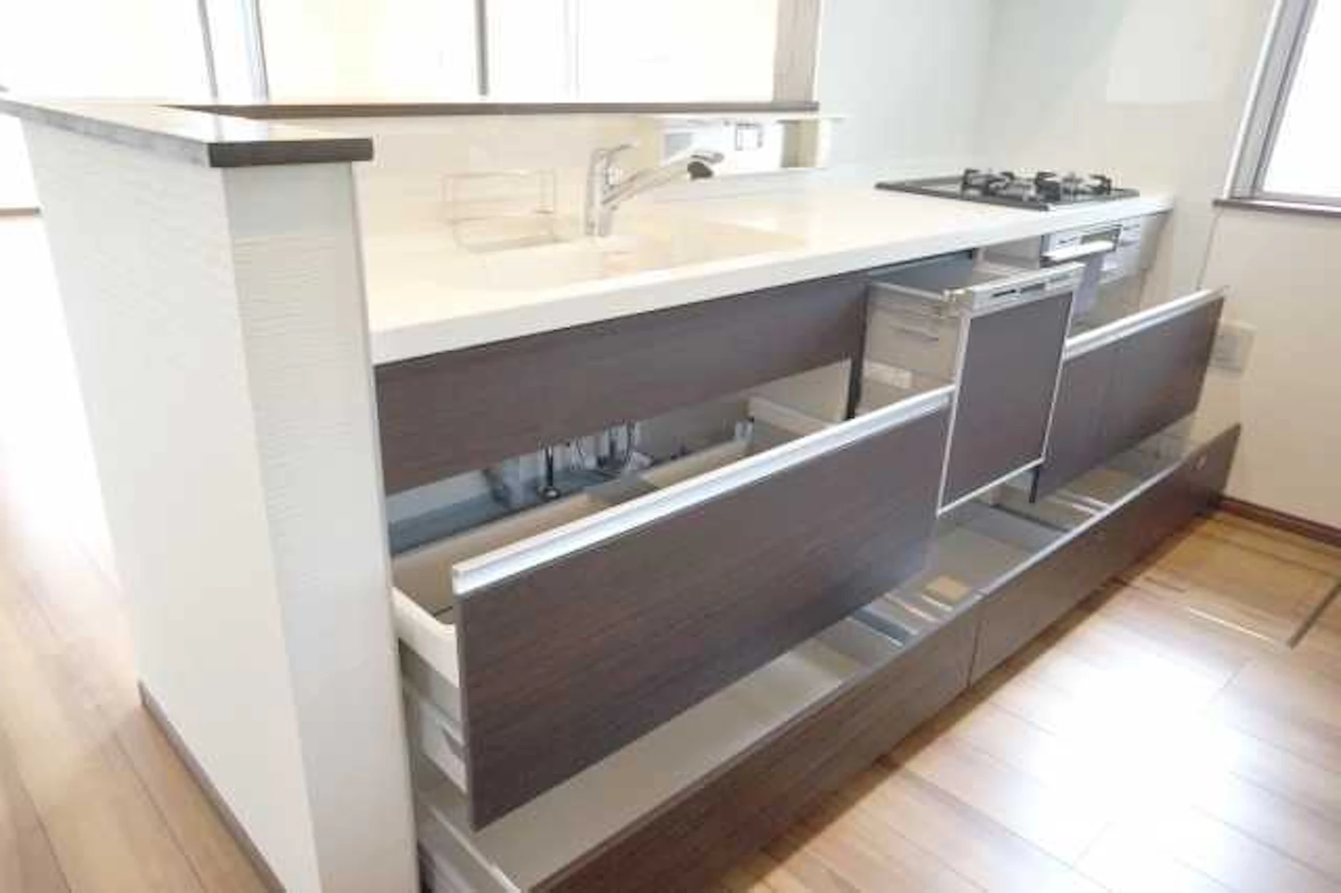 最新のシステムキッチンへ交換する