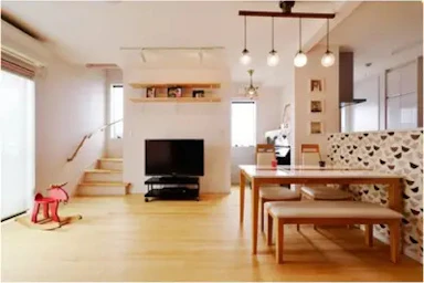  【2,100万円】遊び心のあるシンプルモダンの住まいに