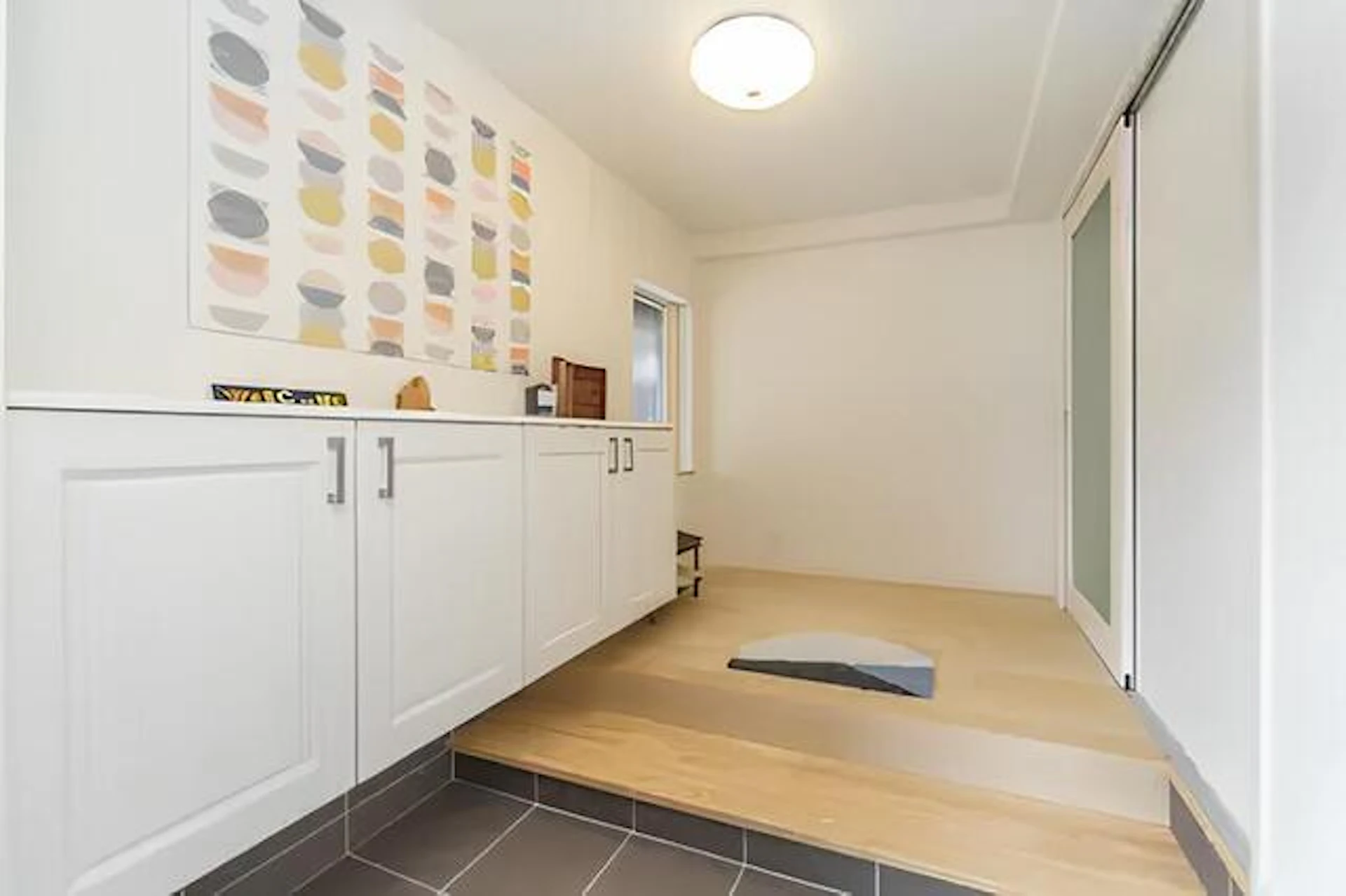 掃除がしやすいフロートタイプの下駄箱にリフォーム