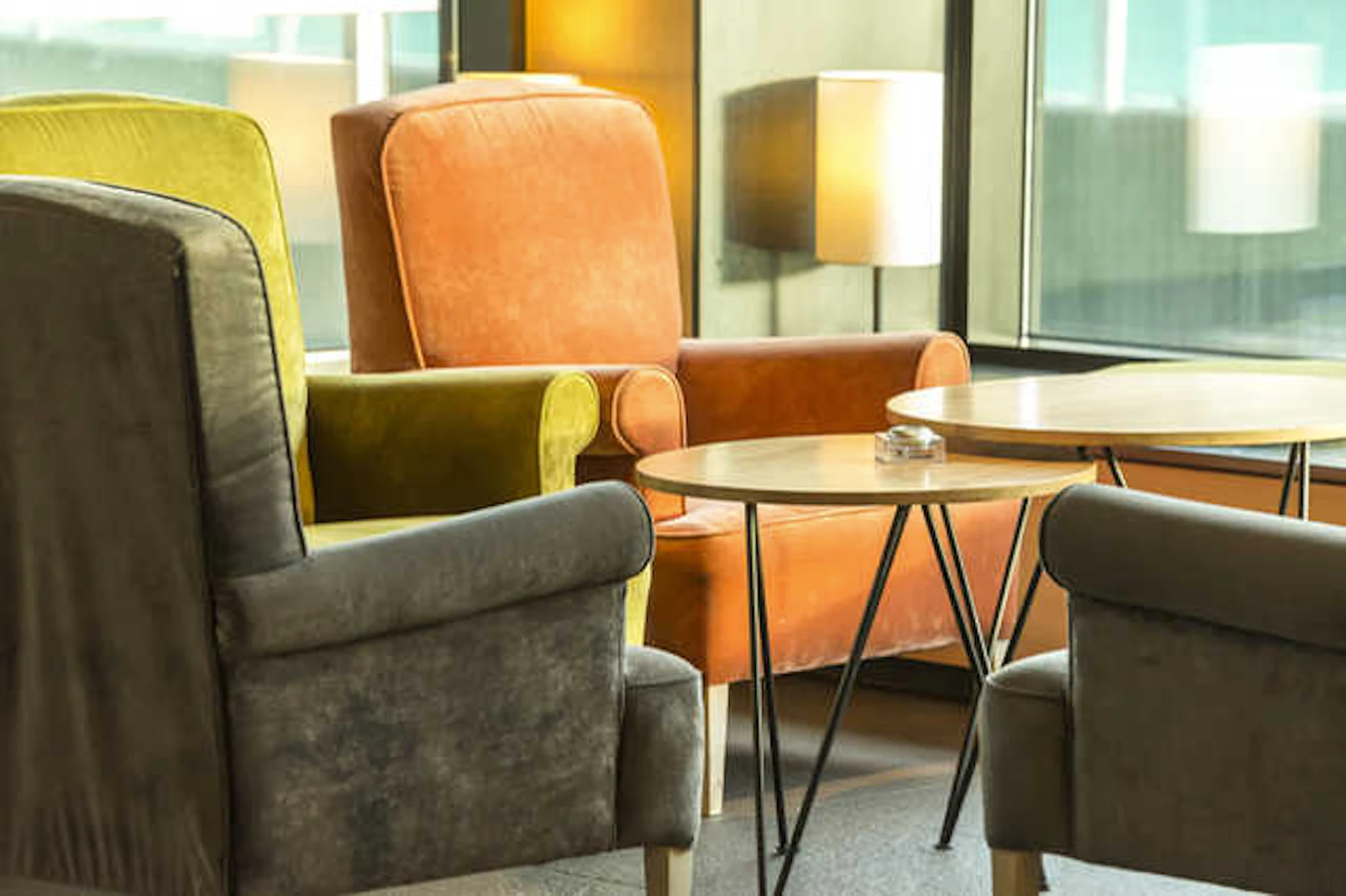 ユーズド感のある素材を使用する