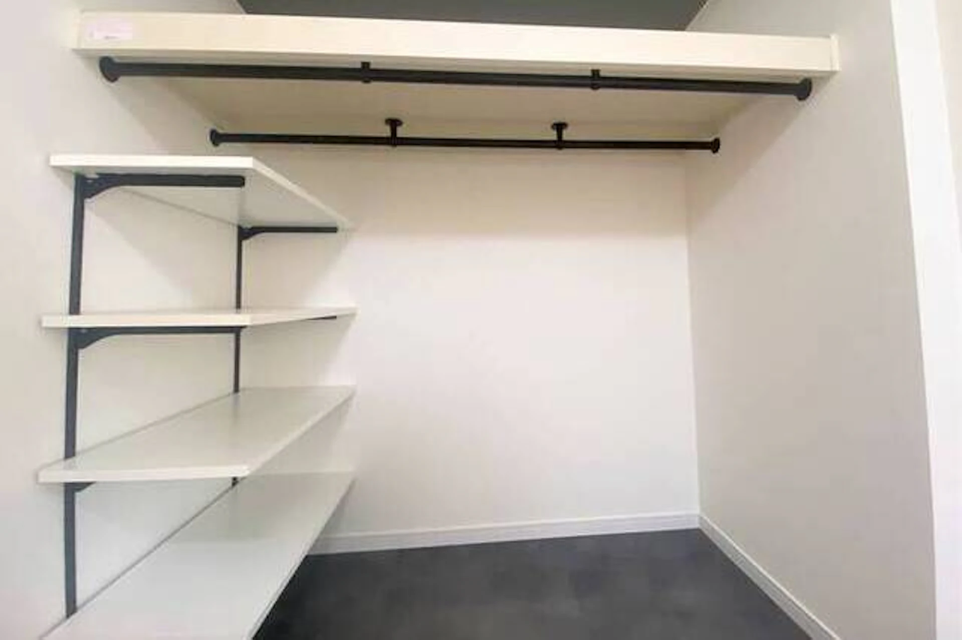 事例2 造作可動棚付WIC