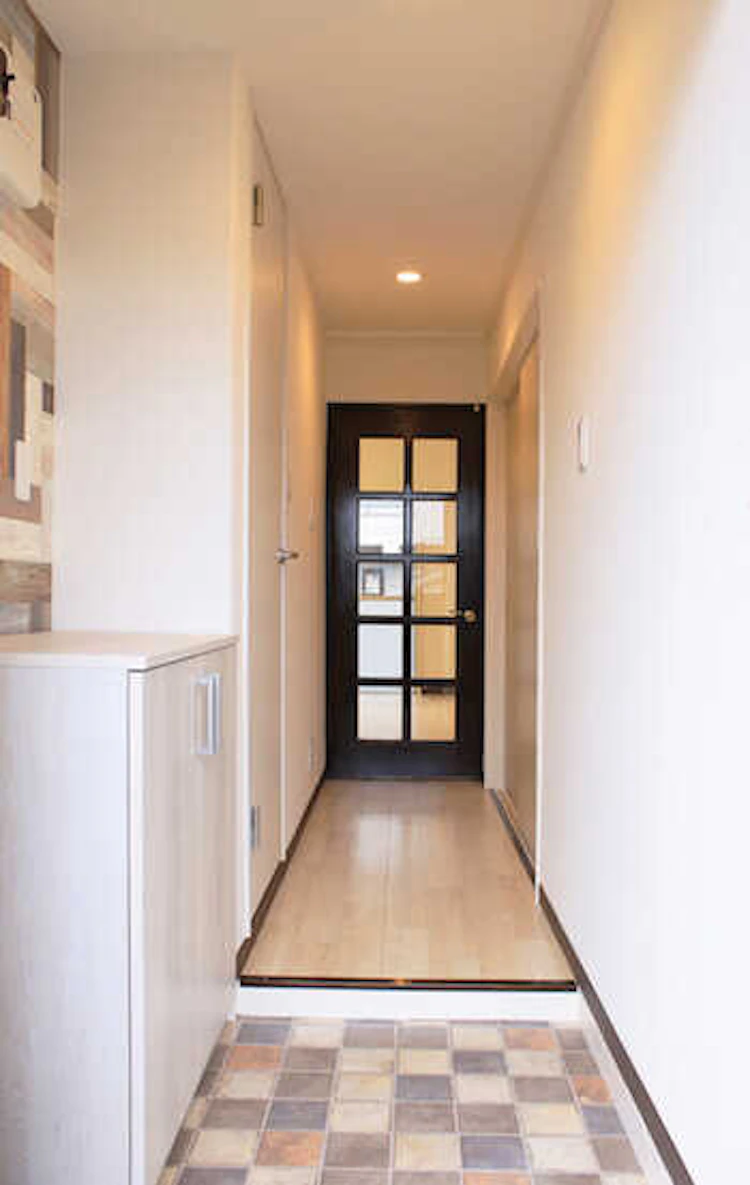 カラーは白を基調に