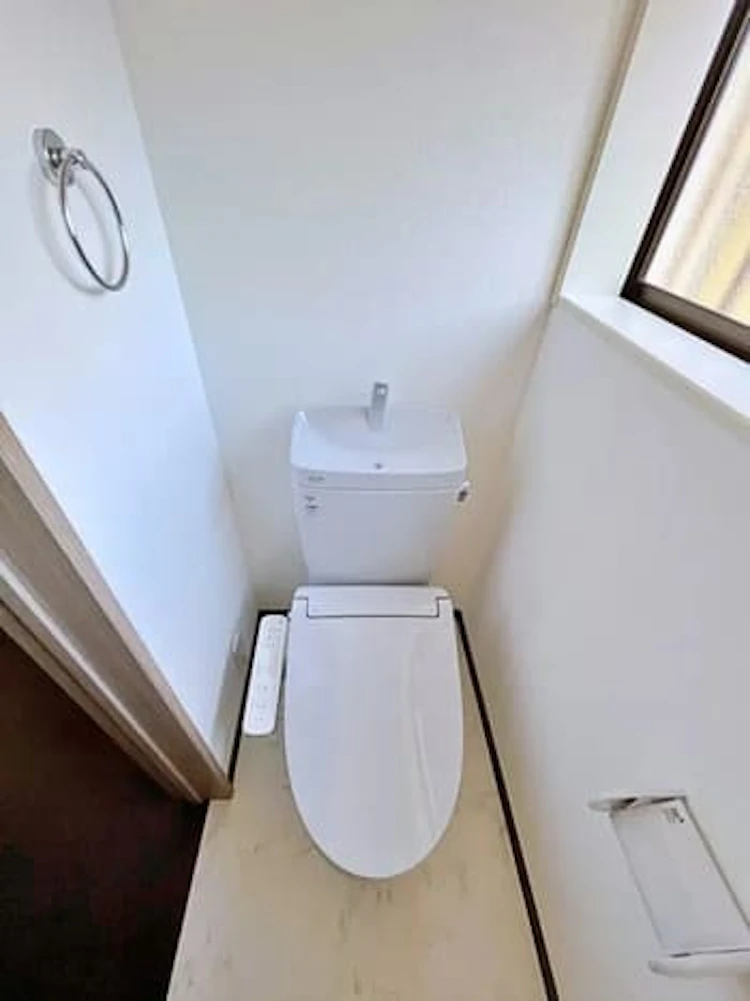 事例3:別用途の空間を2つのトイレにリフォーム