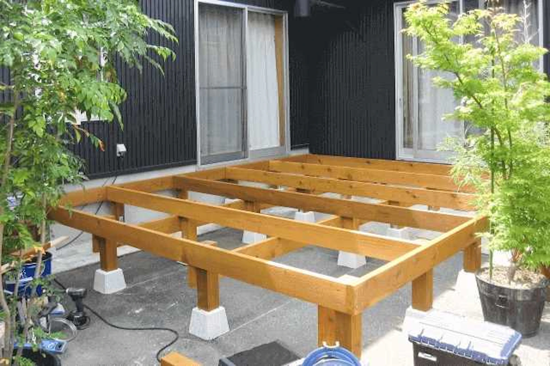 ウッドデッキの土台