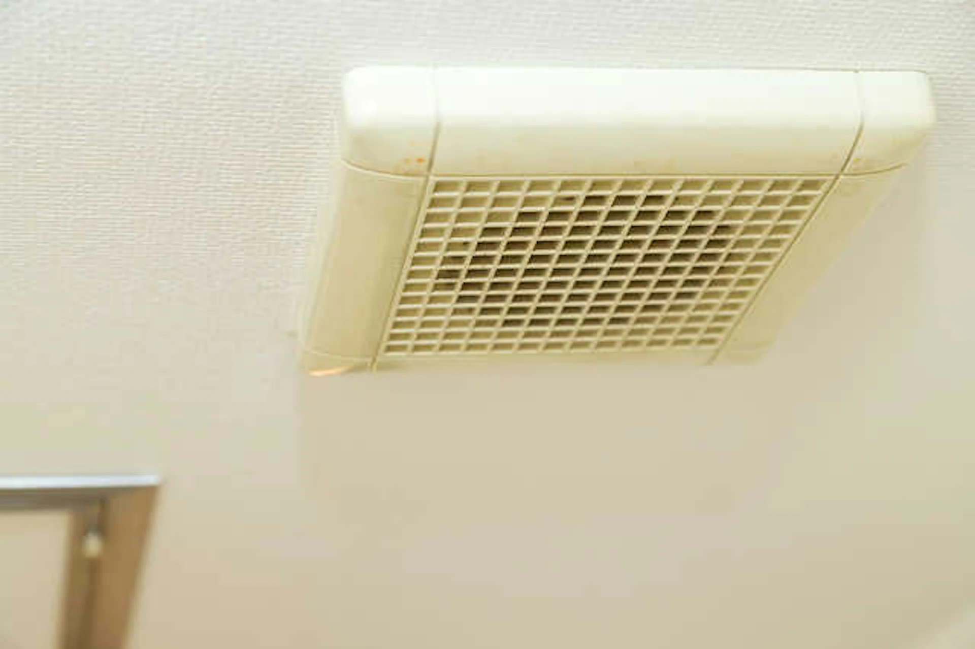 トイレの換気扇の掃除方法