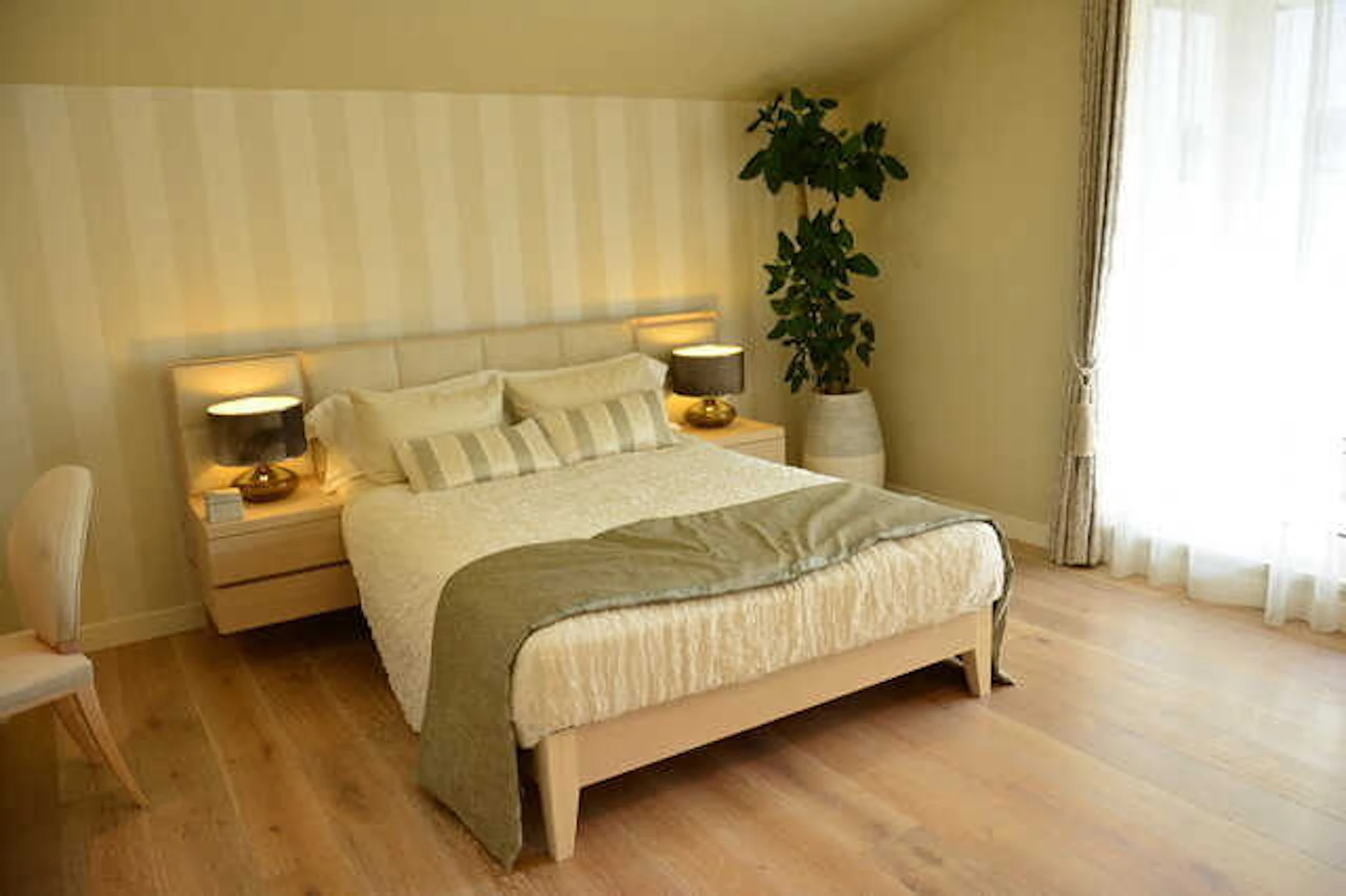 色がある壁紙はアクセントクロスとして使う