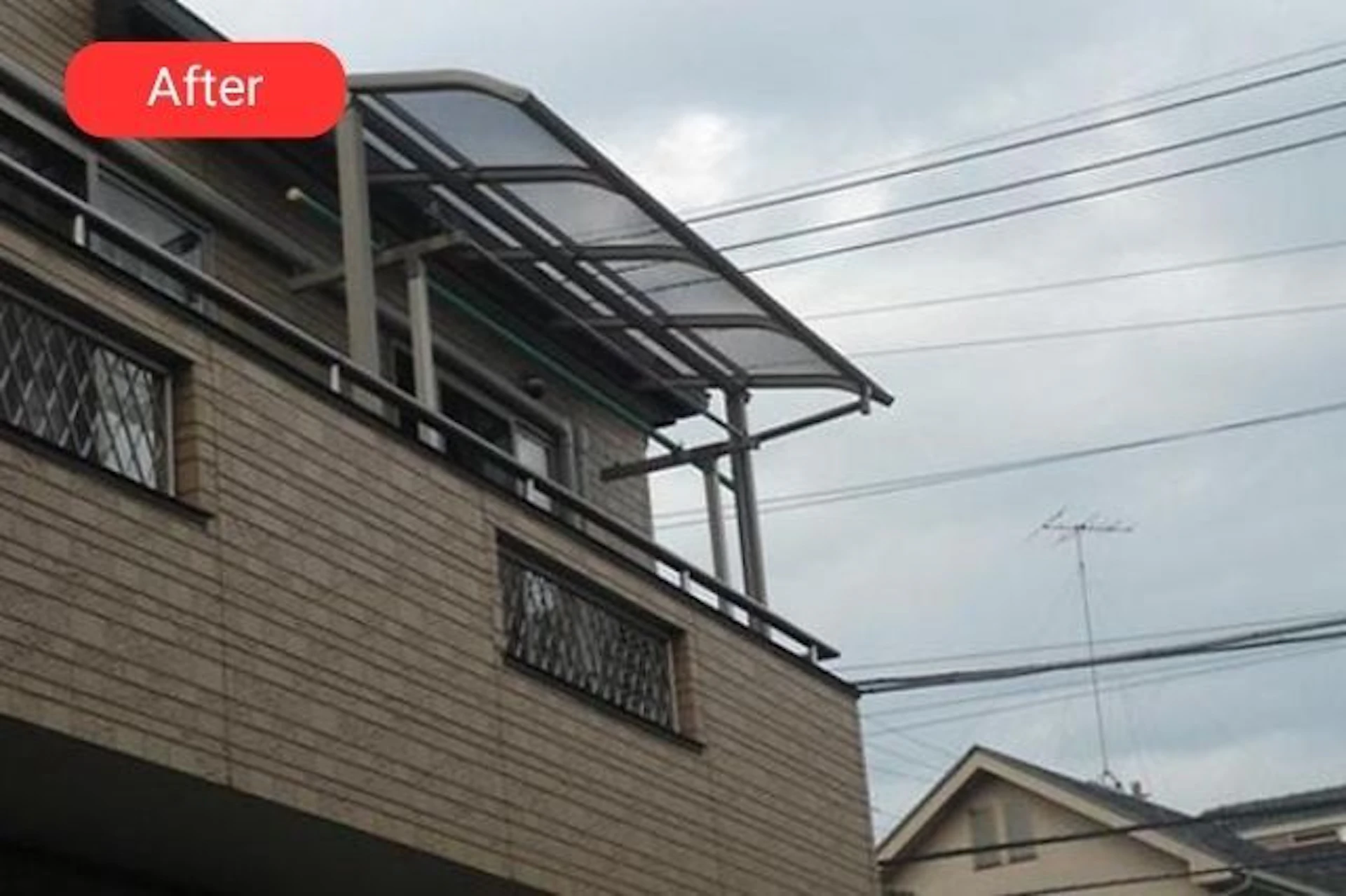 事例1 バルコニーに屋根を設置