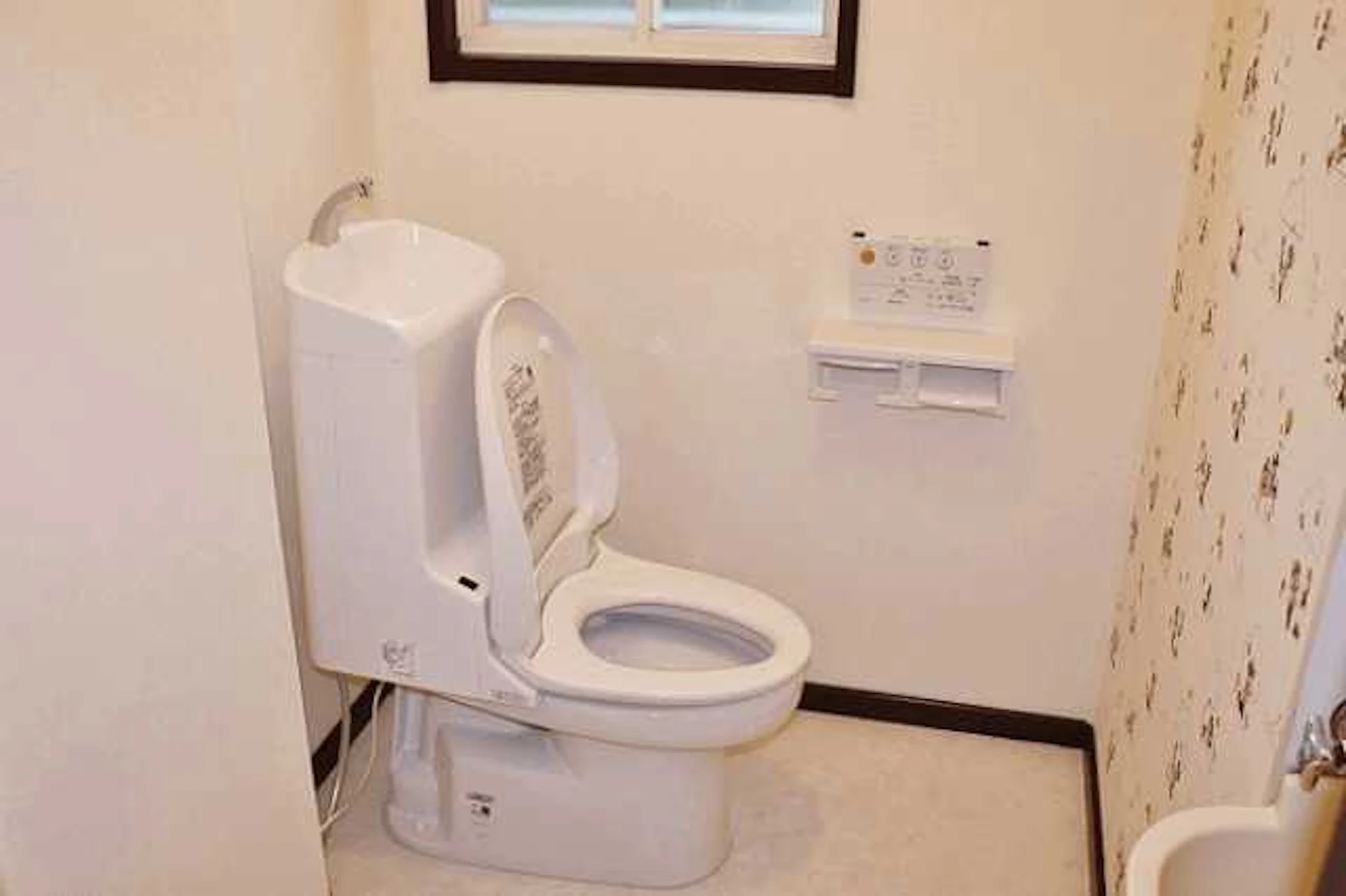 トイレの壁紙クロスの選び方!張り替え費用・おしゃれな事例まとめ