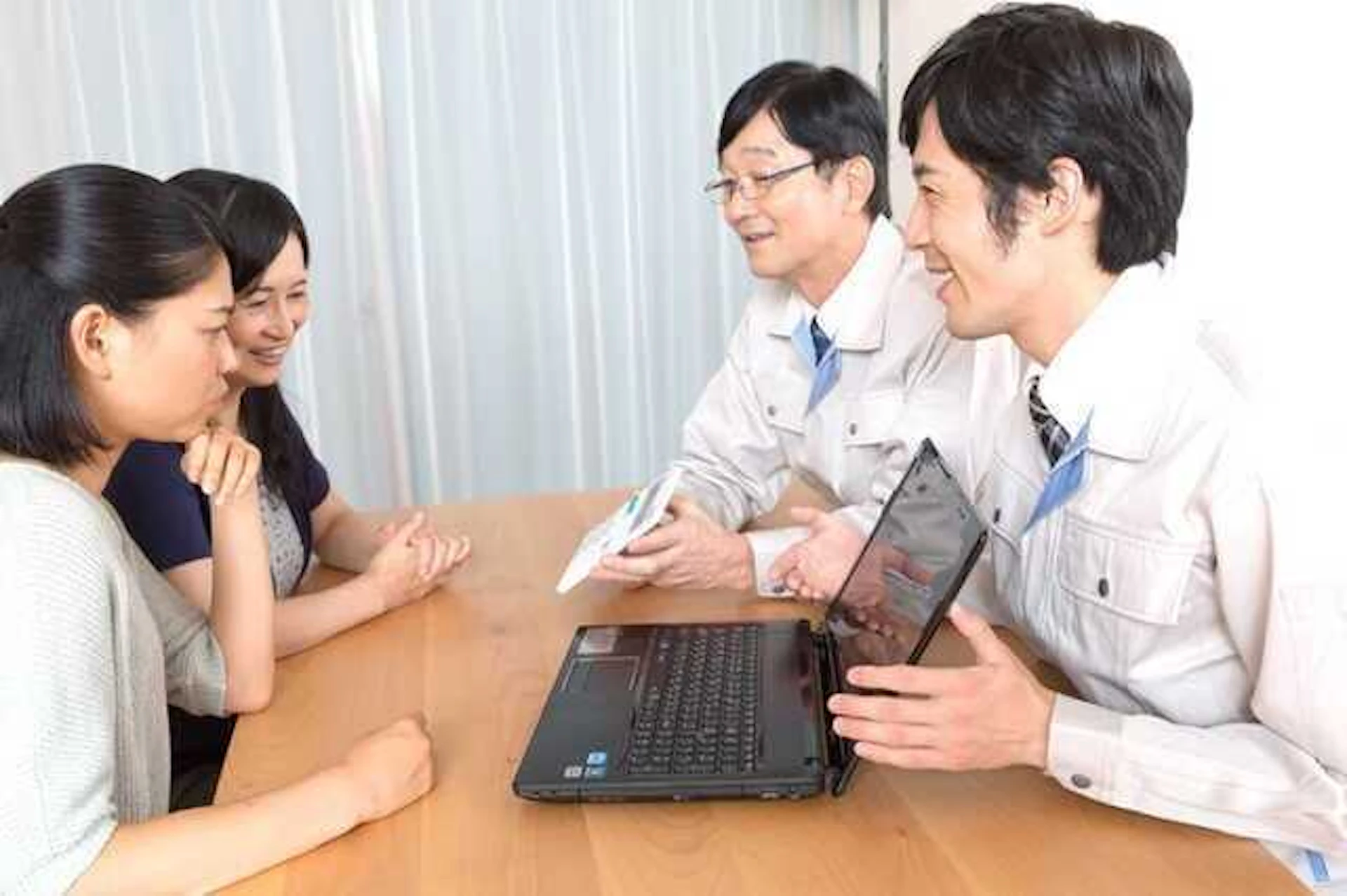 自社施工の業者に工事を依頼する