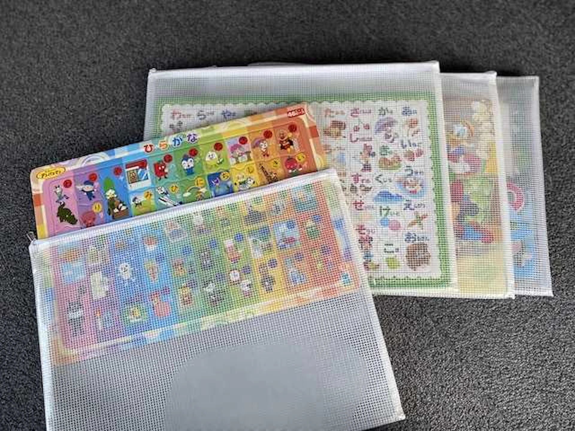 収納例③：細々としたパズル類は、チャック付きの袋に収納