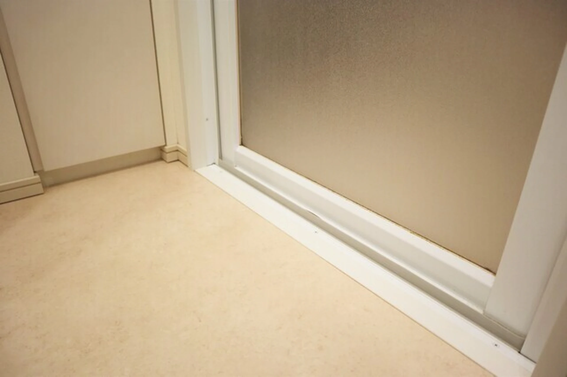 お風呂のコーキング打ち直し費用相場｜DIYをおすすめしない理由も解説