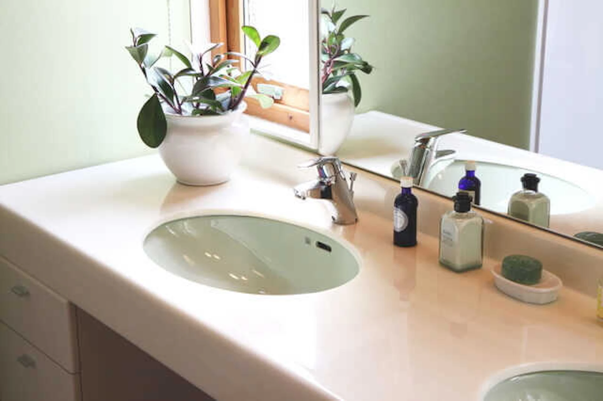 洗面所・脱衣所にピッタリの壁紙の選び方！張り替え費用・おしゃれなコーディネート実例