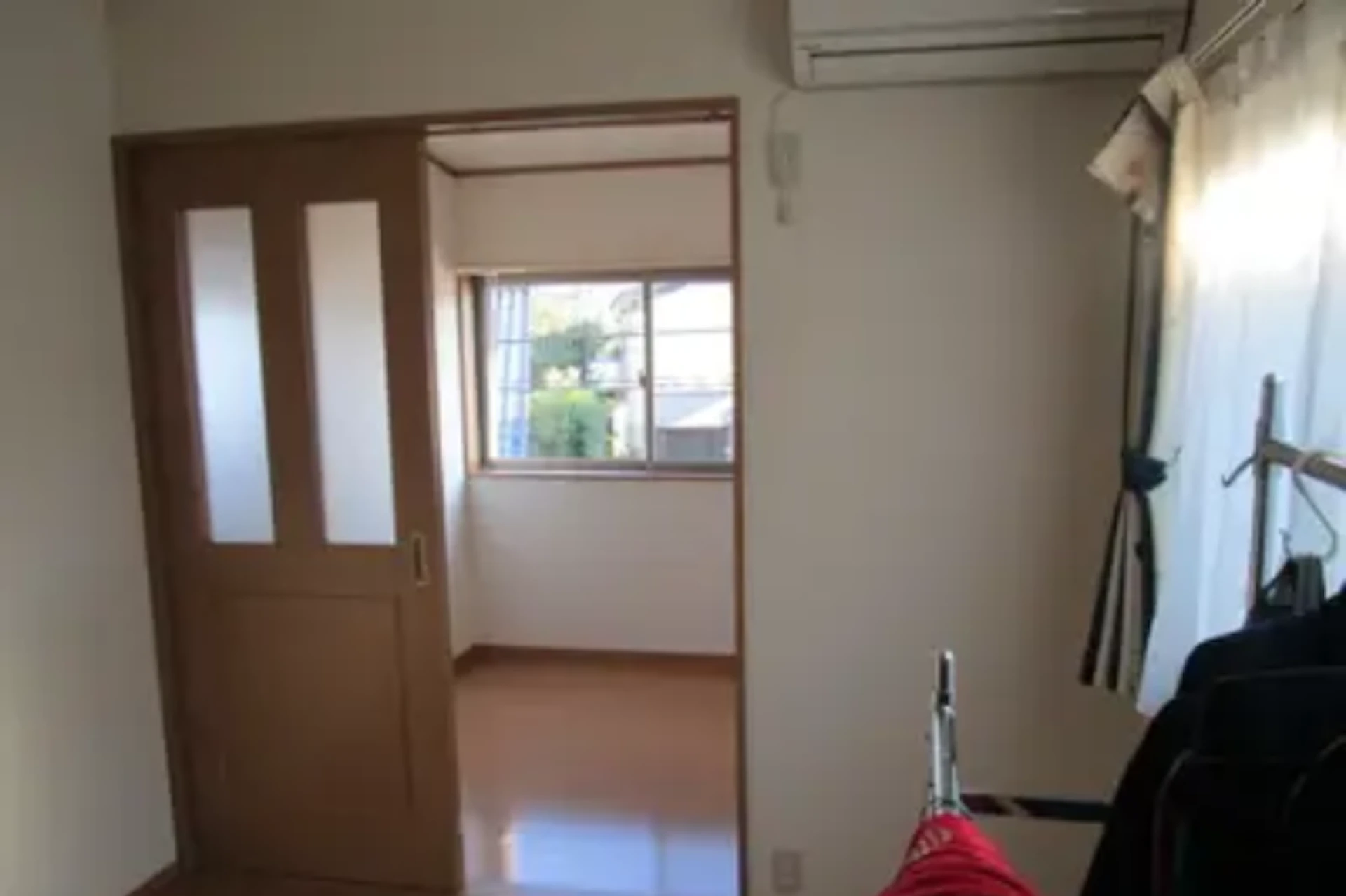 バルコニーを取り込んで部屋を広げた事例 