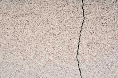 【症例別】家の外壁修理・補修費用はいくらかかる？DIYや業者の選び方もご紹介