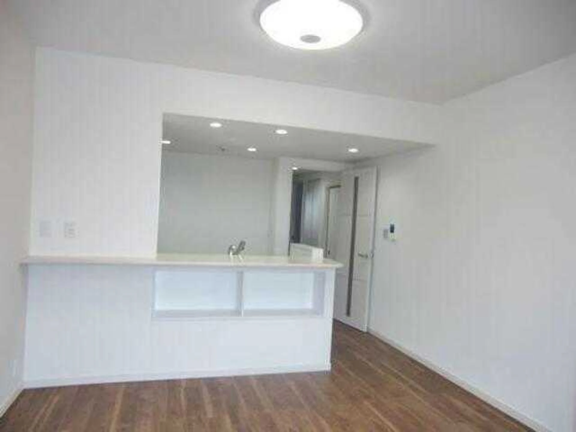 事例1：白を基調にした明るい空間にフルリフォーム