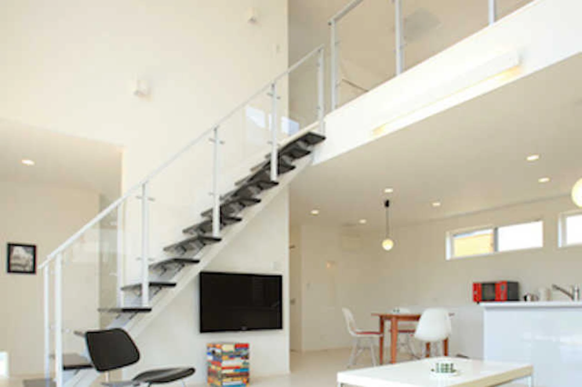 スケルトン階段のリフォーム価格・おすすめメーカー!メリット/デメリット/注意点と実例5選もご紹介