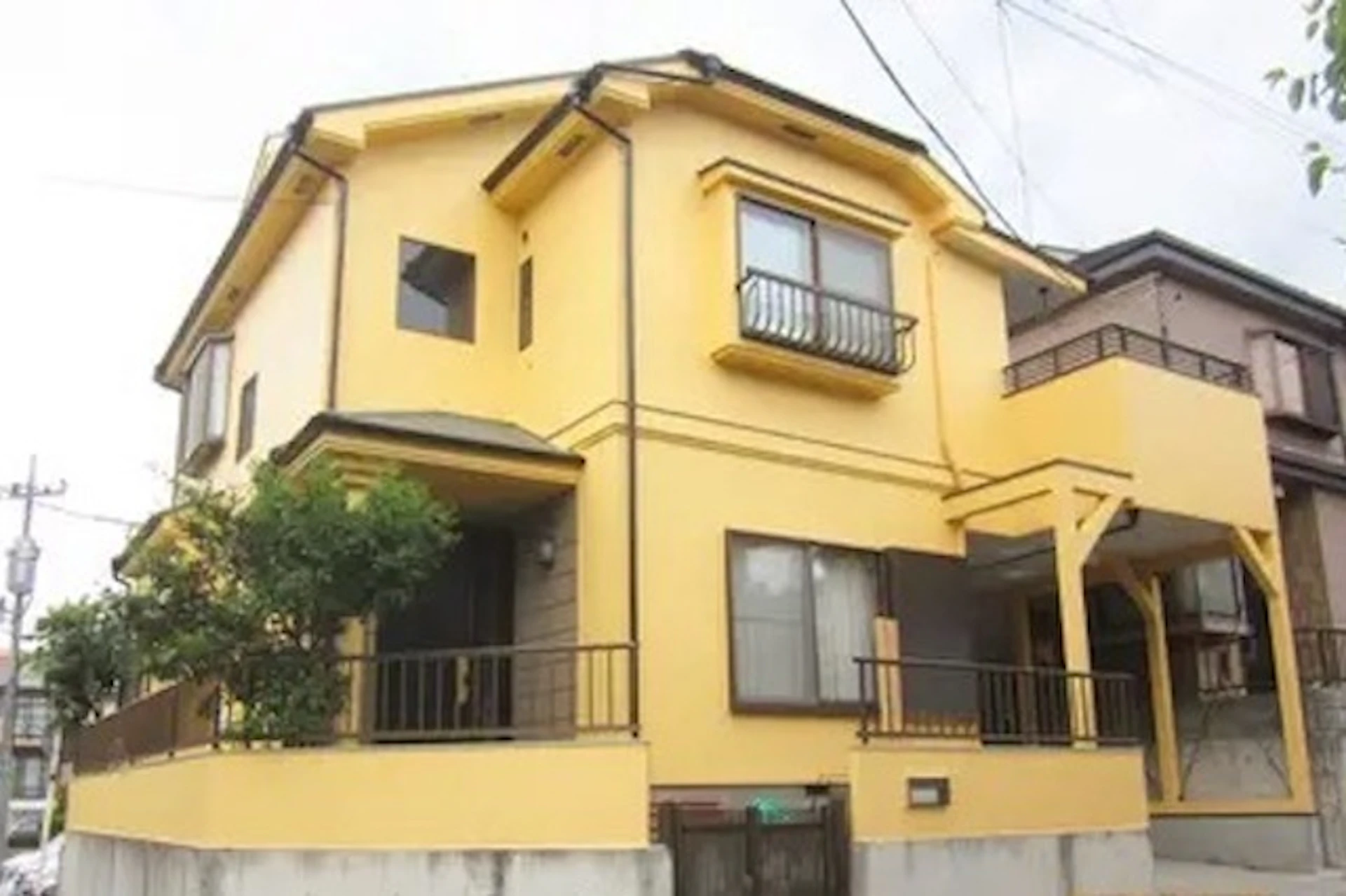 元気なイエローが印象的!