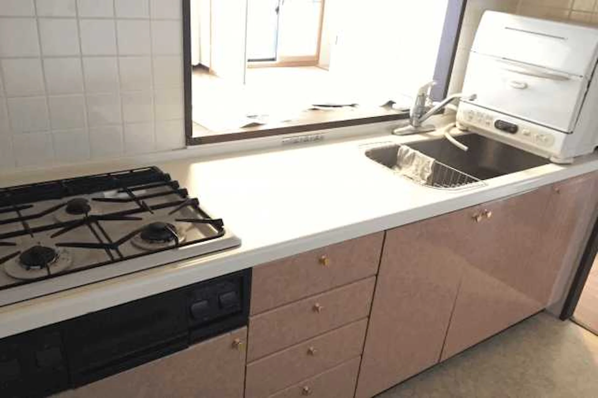 コンセントの位置など、設置場所に注意