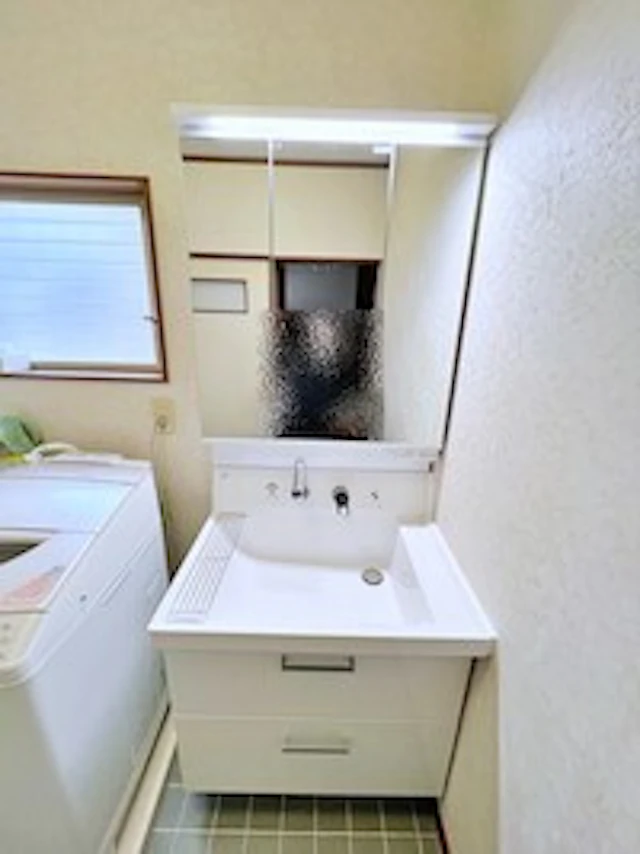 事例⑤ 多機能で収納力がある洗面台にリフォーム