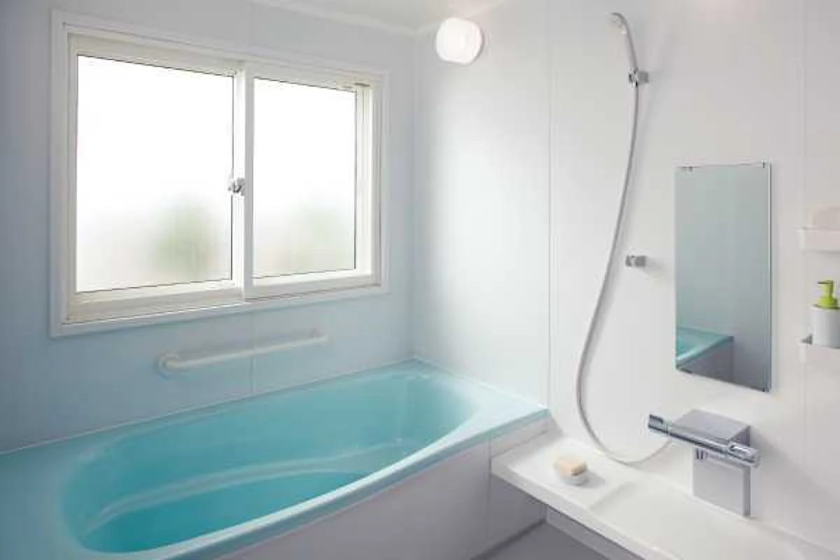 2.YKK AP『かんたん マドリモ 内窓 プラマードU(浴室仕様)』