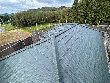 【50〜100万円】屋根を綺麗に塗装