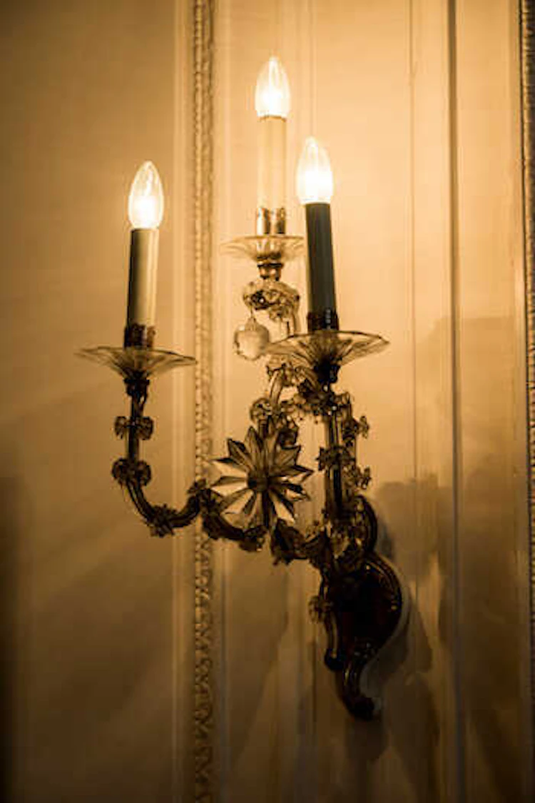 壁面につけるブラケットライト