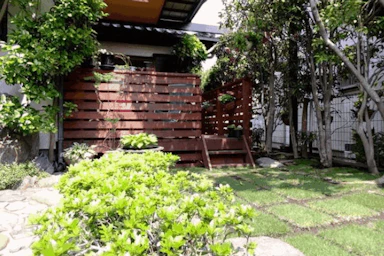 池を潰し、ＢＢＱが楽しめるウッドデッキを実現